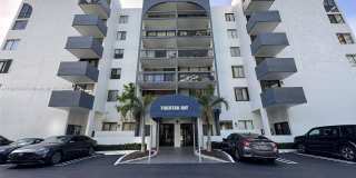 2715 Tigertail Ave Gallery 1