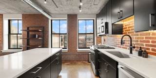 Fully Furnished Designer Loft with Parking & Monument Views! Gallery 14