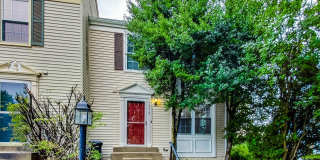 Beautifully maintained end unit Townhouse located in Stonebridge subdivision! Gallery 1