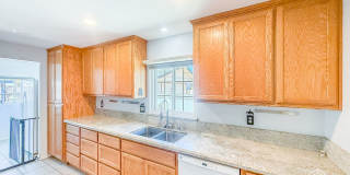 SD: Cozy 2BD/2BA Home in Ramona with Front Patio, Included Landscaping & A/C Gallery 3