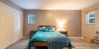 Secluded 2 Bed, 1 Bath Home with Carport, Oil Heat included! Gallery 10