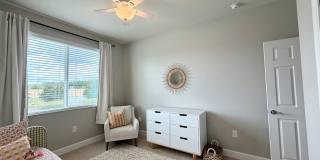 Spacious Townhome in Central Location! Gallery 25