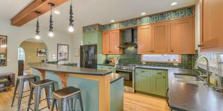 Elegant 4BR Retreat by Chautauqua & CU Gallery 1