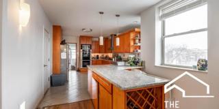 1806 West Grand Ave. Gallery 7