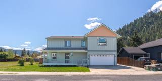 Bright & Spacious 4-Bedroom Haven Just Minutes from Leavenworth Village Gallery 1