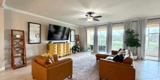 Spacious Townhome in Central Location! Gallery 6