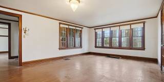 Private House on iuka ave Ravine – Central Campus – Newly Renovated - Flexible Pricing Gallery 10