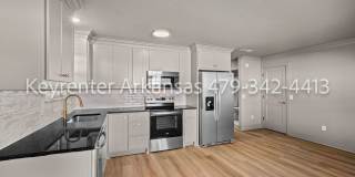 Beautifully renovated 3 bedroom, 2 bath | Fayetteville AR Gallery 1