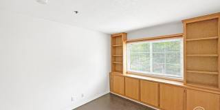 Fully Renovated End-Unit 3BD/2.5BA in Lake Forest with Views, Private Yard & 2-Car Garage Fully Renovated End-Unit 3BD/2.5BA in Lake Forest with Views, Private Yard & 2-Car Garage Gallery 19