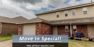 902 Oakwood  ST Gallery 1