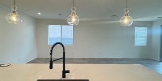 LIKE NEW 4 BEDROOM IN PEORIA Gallery 6