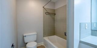 Room in 5 Bedroom Home at Kinnamon Rd Gallery 7
