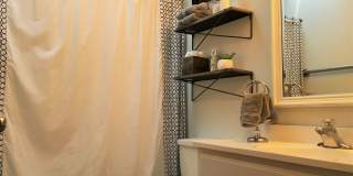 ***$1,000 Off First Month's Rent*** Charming Split Level in NE Bend - HUGE Yard! Gallery 18