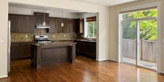 Spacious 5-Bed, 2.5-Bath Single-Family Home in Redmond Gallery 8