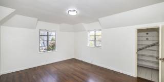 Stately Two Story Home w/ Serene Backyard in Crescent Park Gallery 14