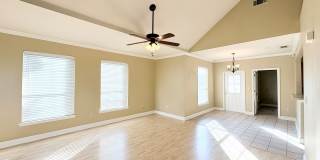 3BR Townhome Near LSU – Convenient & Spacious Gallery 5