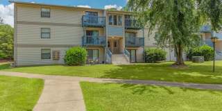 Edgewater Village Apartments Gallery 47