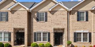 Stunning Cedar Point Townhome – Dual Suites & Modern Finishes Gallery 1