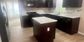 Spacious and Spectacular! 4 Bedroom home on gorgeous lot. Gallery 6