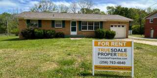 3br 1.5 BA with fence Gallery 1