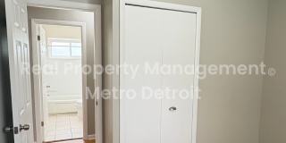 Move-In Ready Brick Ranch on a Corner Lot | Warren Gallery 12