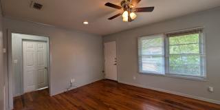 2/1 House With a Detached Garage / Garage Has Pool Table & Bathroom / Large Corner Lot / NBISD Gallery 21