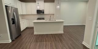 Beautiful End Unit Townhome in Griffith Lakes Gallery 11