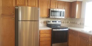 Spacious Townhouse with Two Car Garage! Spacious Townhouse with Two Car Garage! Gallery 9