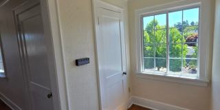 Large 1 bedroom Historic condo - Top Floor unit with a charming interior-  Available now! Gallery 5