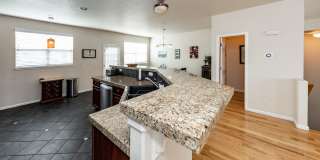 Downtown 3 Bedroom Townhome with 2 Car Garage Gallery 29