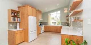 CHARMING, MODERN, CUSTOM HOME IN MID-CITY FOR RENT Gallery 11