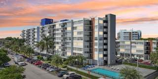 Grand Island Square - 3 Miles to Aventura Mall Gallery 1