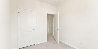 41715 MCMONAGLE Square Gallery 35