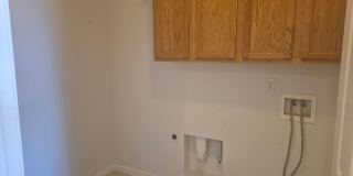 Beautiful 4 Bedroom 2.5 Bath with loft Gallery 18