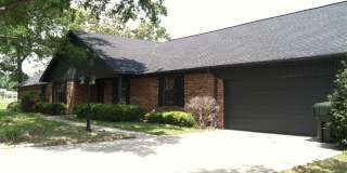 3/2/2 Fenced yard, gunite pool and spa Gallery 1