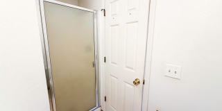 4 Bed/3 Bath Three Story Condo Near Bus Routes and Shopping Gallery 17