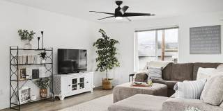 221 Northeast Steiger Street Gallery 1