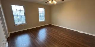 SPACIOUS COZY TOWNHOME IN GATED COMMUNITY Gallery 13