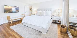Beautiful 3 bd/ 2.5 house with Renovated Kitchen Gallery 18
