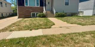 Cute 4 Bedroom Home with 2 Stall Garage Gallery 1
