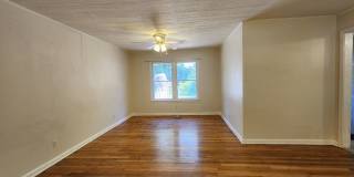 Live in the Heart of Downtown New Braunfels / Covered Front Porch / Carport & Storage / NBISD Gallery 6