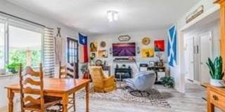 204 Ross Avenue Gallery 7