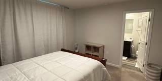 FULLY FURNISHED like-new Townhouse w/ Garage Gallery 17