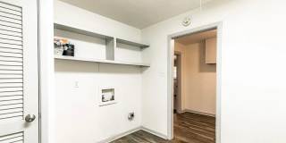Centrally Located 3 bedroom 2 bathroom house! Gallery 24
