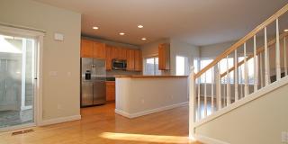 2bd/2.5ba Kirkland Townhome Gallery 10