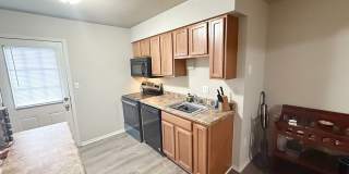 Stonegate Complex -- Fully Furnished and Utilities Included! Gallery 9