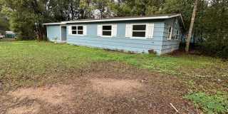 3/1 on corner lot! Available now! Gallery 3