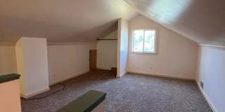 Charming Three Bedroom Home with Large Fenced Yard - Nevada St Gallery 19