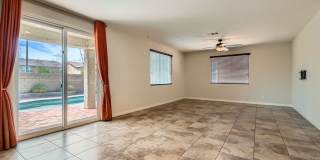 Dont Miss This Gorgeous 4 bed 3 bath plus Loft! Gallery 9
