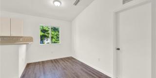3385 Northeast 10th Street Gallery 4